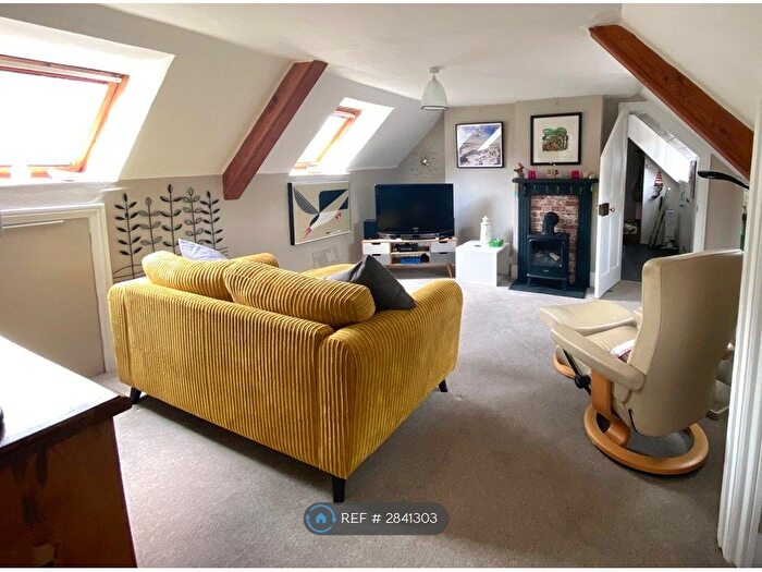 2 Bedroom Flat To Rent In Mill Lane, Lyme Regis, DT7