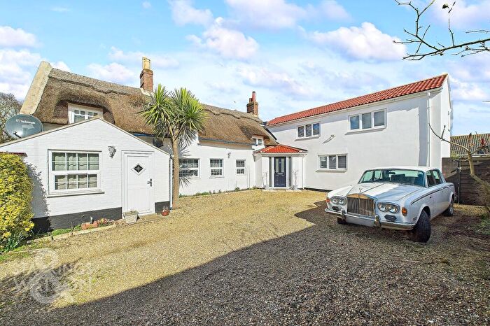 4 Bedroom Detached House For Sale In Mill Road, Hemsby, Great Yarmouth, NR29