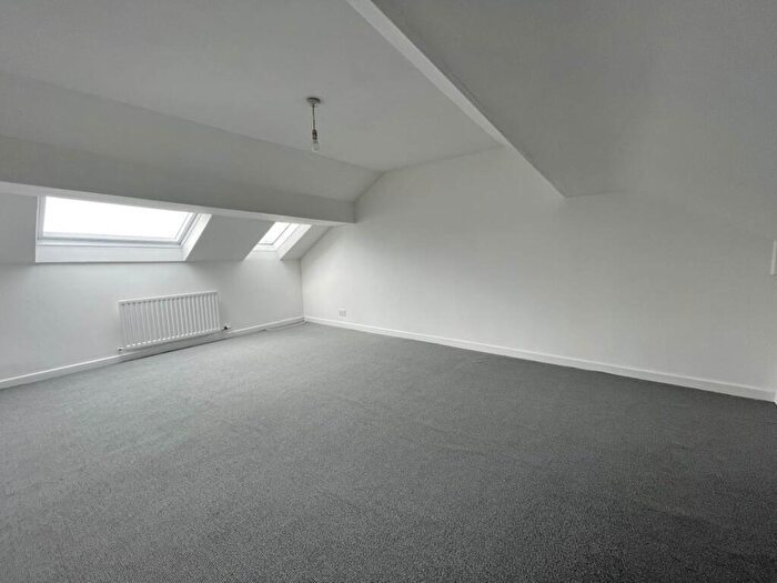 2 Bedroom Flat To Rent In Oldham Road, Royton, OL2