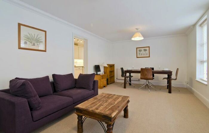 2 Bedroom Apartment To Rent In Avenue Road, St Johns Wood, London, NW8