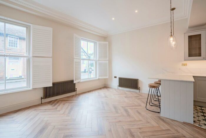 3 Bedroom Terraced House To Rent In Phoenix Court Kingsclere, RG20