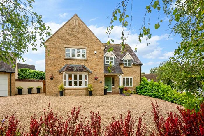 4 Bedroom Detached House For Sale In Shakesfield Close, Tredington, CV36
