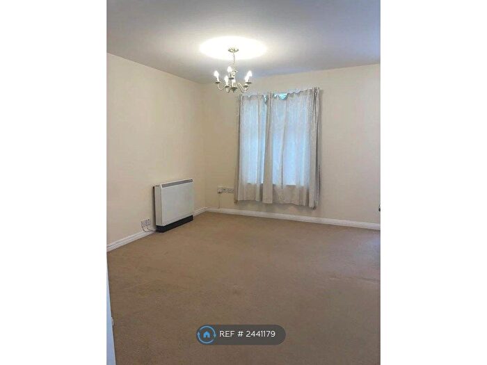 2 Bedroom Flat To Rent In Osterley, Hounslow, TW3