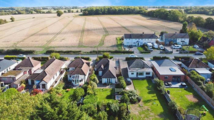 3 Bedroom Detached Bungalow For Sale In Willows Green, Chelmsford, CM3