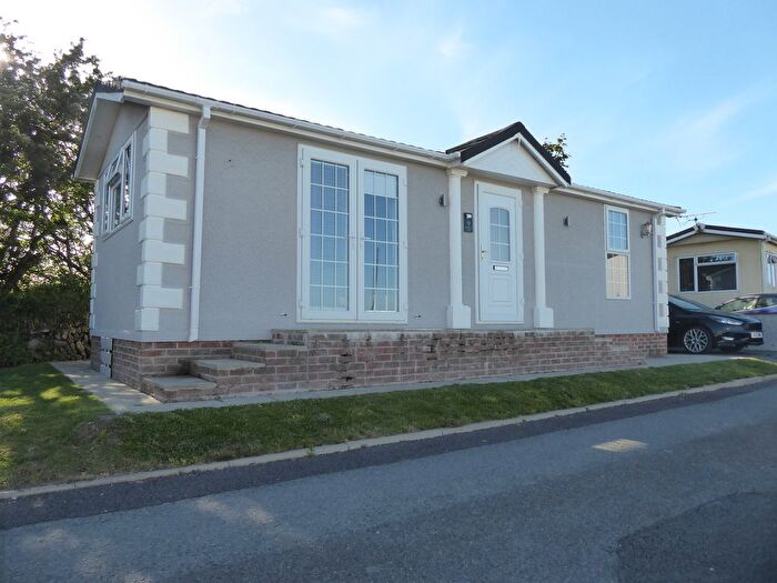 2 Bedroom Park Home For Sale In Manor Park, Resugga Green, Penwithick, St Austell, PL26