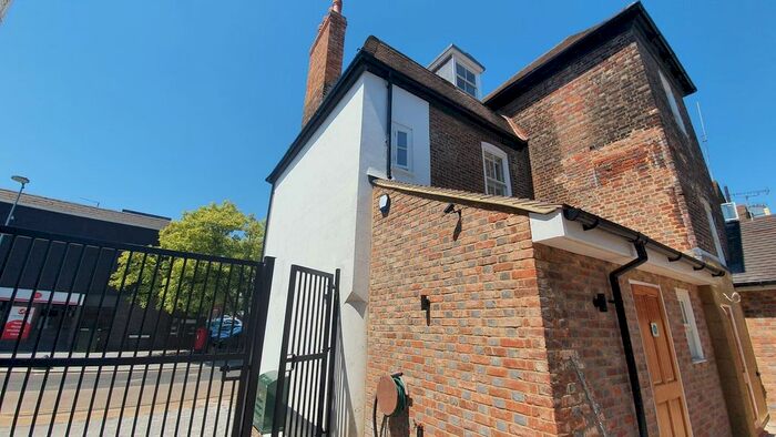 2 Bedroom Flat To Rent In North Street, Strood, Rochester, ME2