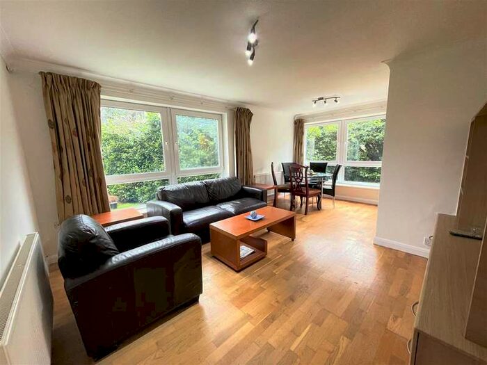 2 Bedroom Apartment To Rent In Heron Court, Bembridge Gardens, Ruislip, HA4