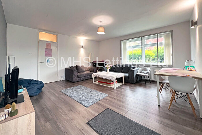 3 Bedroom Maisonette To Rent In Marlborough Grange, Leeds, LS1