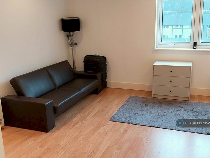 1 Bedroom Flat To Rent In Skyline Plaza Building, London, E1