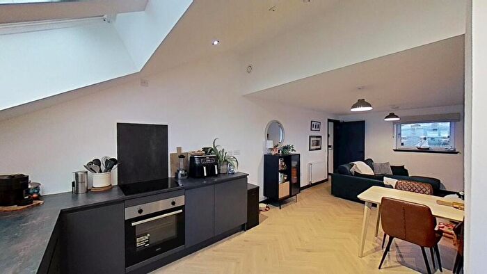 3 Bedroom Duplex To Rent In Dryden Street, Edinburgh, EH7