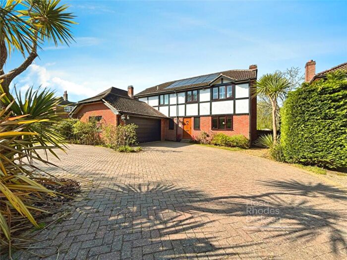4 Bedroom Detached House For Sale In Park Road, Wootton Bridge, Ryde, PO33
