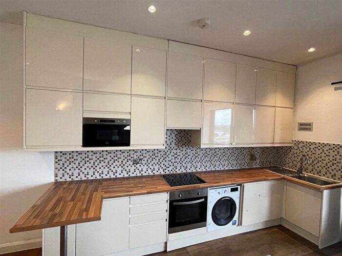 Studio To Rent In Weir Road, Wimbledon, SW19