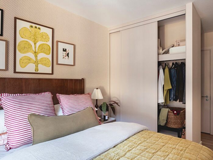 2 Bedroom Flat To Rent In Momento, Staines, TW18