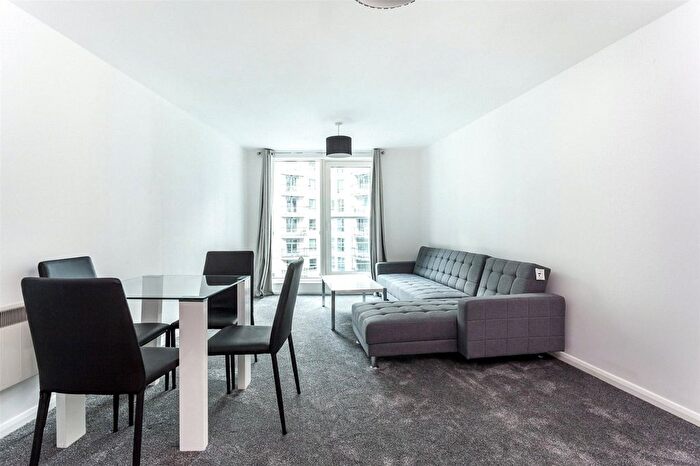 1 Bedroom Flat For Sale In Admiral House, St. George Wharf, Vauxhall, London, SW8
