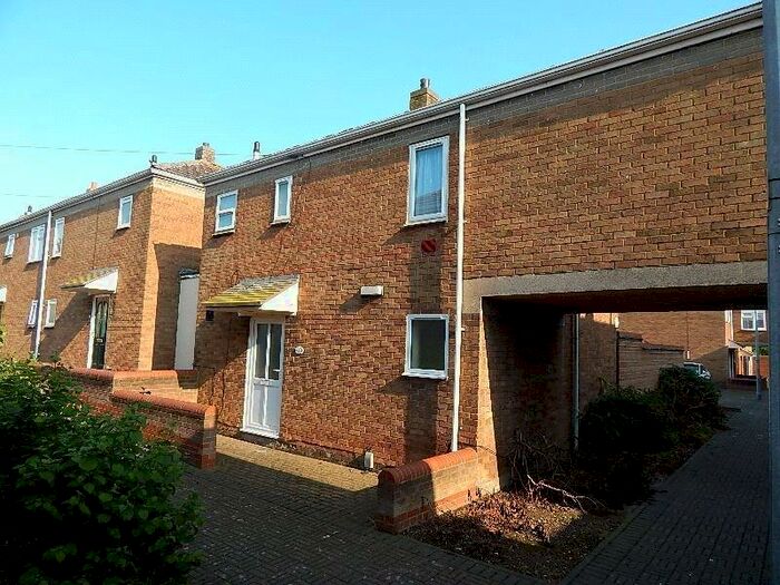 Terraced House To Rent In Gimber Court, Huntingdon, Cambridgeshire, PE29