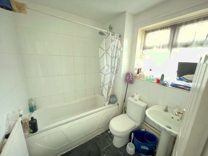 1 Bedroom Flat For Sale In Christchurch Court, Southchurch Road, Southend-on-Sea, SS1