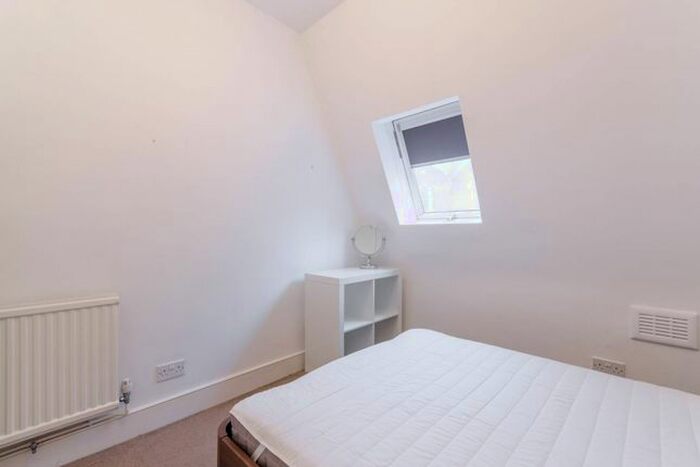 2 Bedroom Flat To Rent In Kenmure Road, Hackney, London, E8