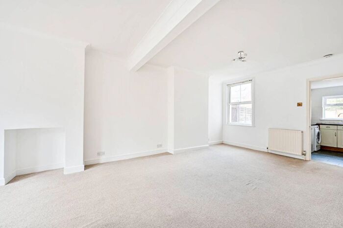 3 Bedroom End Terrace House For Sale In Vale Farm Road, Woking, GU21