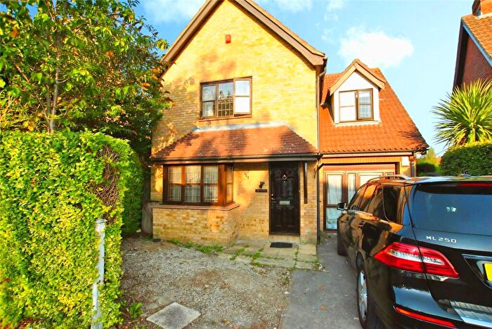 3 Bedroom Detached House To Rent In Redwood Drive, Laindon, Basildon, SS15