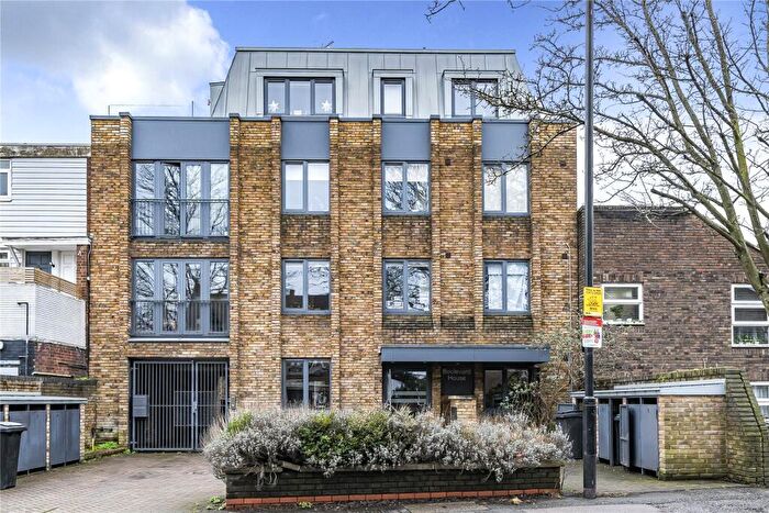 1 Bedroom Apartment For Sale In Fortis Green, London, N2