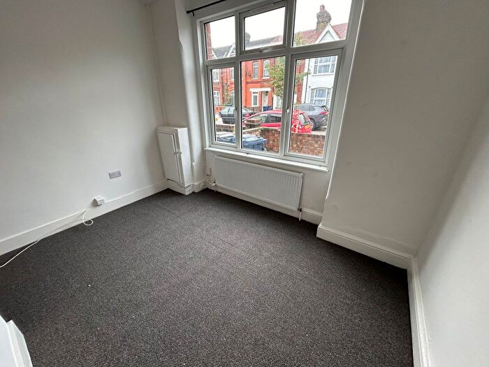 2 Bedroom Flat To Rent In Townsend Road, Southall, UB1