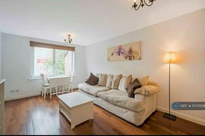 2 Bedroom Flat To Rent In Crawford Lane, Glasgow, G11