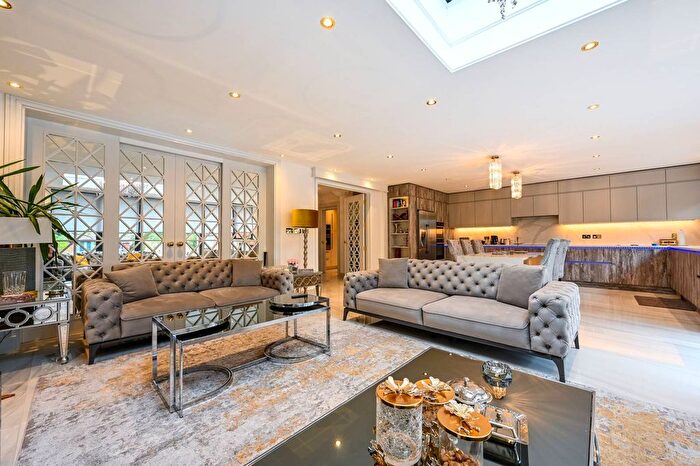 7 Bedroom Detached House To Rent In Robin Hood Lane, Kingston Vale, London, SW15