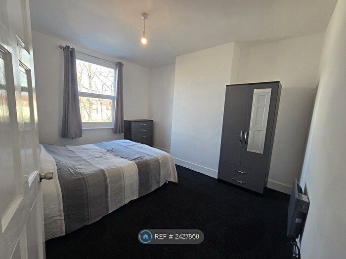 2 Bedroom Flat To Rent In Westcliff On Sea, Westcliff On Sea, SS0