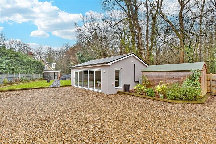 3 Bedroom Semi-detached House For Sale In Harvel Road, Meopham, Kent, DA13