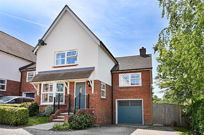 4 Bedroom Detached House For Sale In Probyn Close, Kimpton, SG4