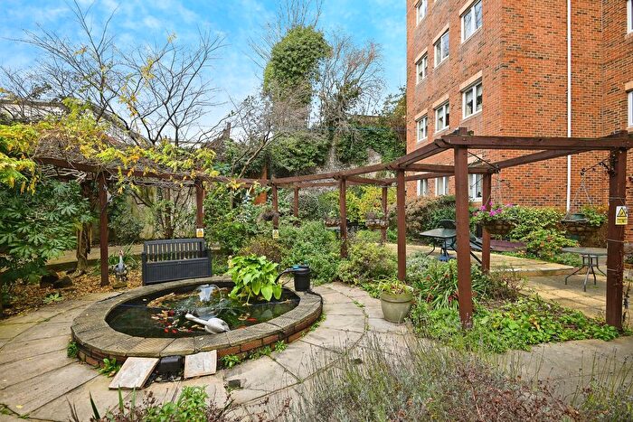 2 Bedroom Flat To Rent In High Street, Chatham, ME4