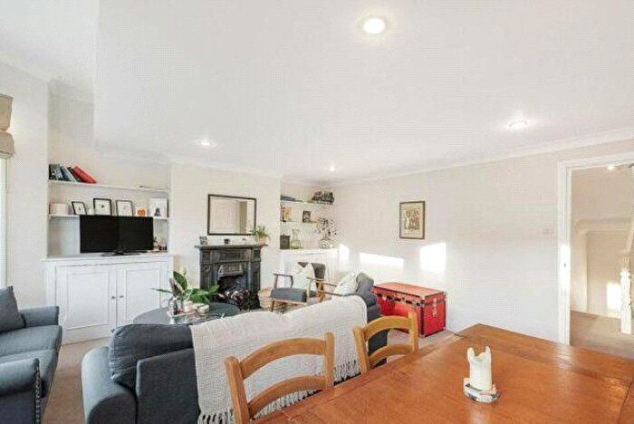 1 Bedroom Flat To Rent In Narbonne Ave, London, England, SW4