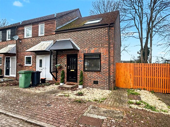 2 Bedroom End Of Terrace House For Sale In Orbit Close, Chatham, Kent, ME5