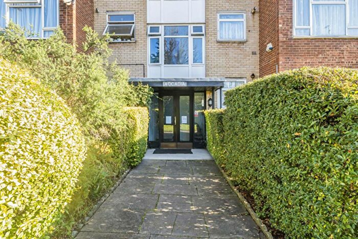 2 Bedroom Flat To Rent In Blackbird Hill, Kingsbury, London, NW9