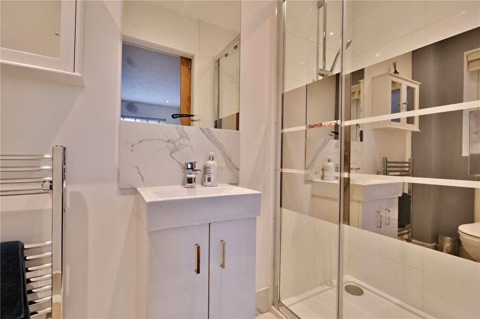 3 Bedroom Detached House For Sale In Alexandra Gardens, Knaphill, Woking, Surrey, GU21