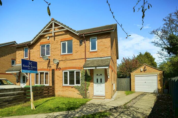 3 Bedroom Semi-Detached House To Rent In Orchard Way, Rothwell, Leeds, West Yorkshire, LS26