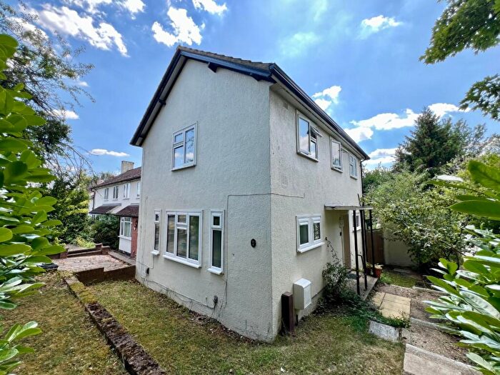 3 Bedroom End Of Terrace House For Sale In Roundfield Avenue, Harpenden, Hertfordshire, AL5