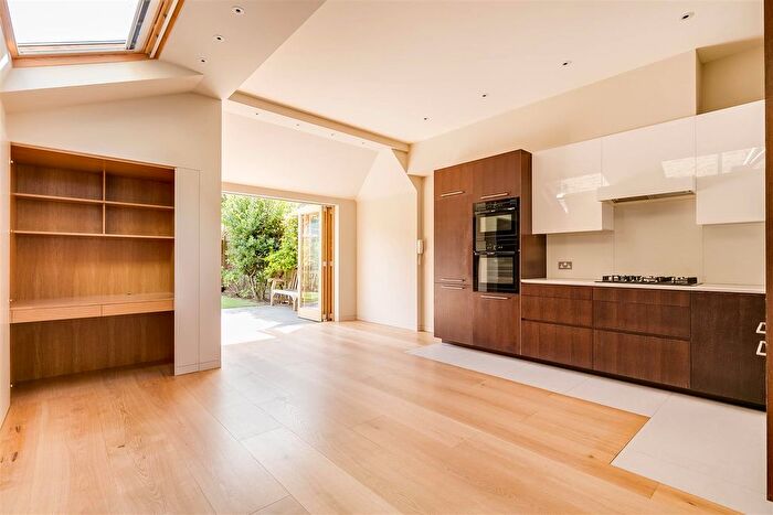 2 Bedroom Flat To Rent In Alexandra Road, Chiswick, London, W4