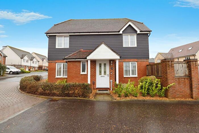 3 Bedroom Detached House For Sale In Holmes Road, Bishopdown, Salisbury, SP1