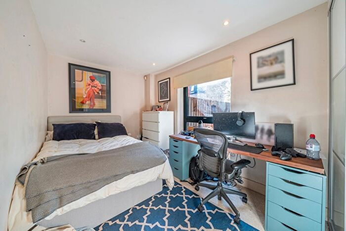 2 Bedroom Flat For Sale In Hillyard Street, London, SW9