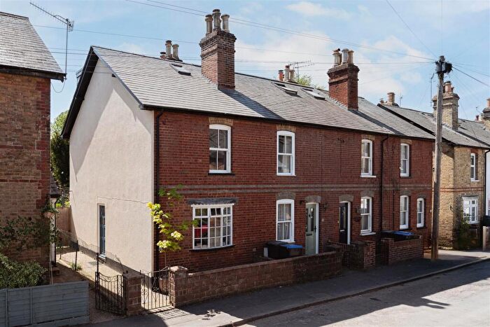 3 Bedroom End Of Terrace House For Sale In Leslie Road, Pixham, Dorking, RH4