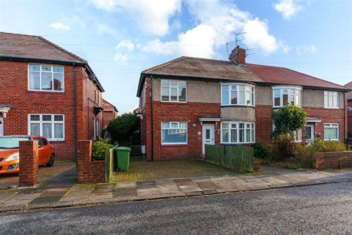 2 Bedroom Flat To Rent In Ferndene Grove, Newcastle Upon Tyne, NE7