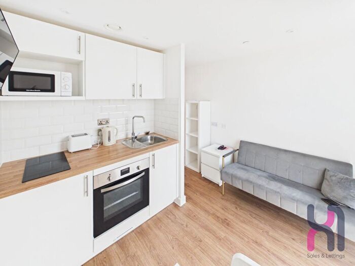 Flat To Rent In Frederick Road, Salford, M6
