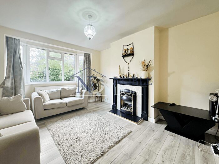 2 Bedroom Maisonette To Rent In Hounslow, TW3