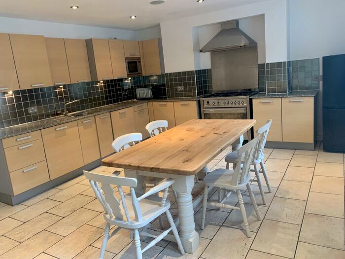 2 Bedroom Apartment To Rent In Truman House, Park Row, NG1