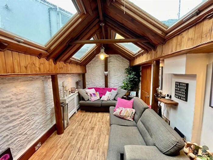 3 Bedroom Terraced House For Sale In Commercial Road, Plymouth, PL4