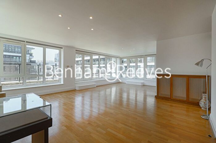 3 Bedroom Flat To Rent In Warren House, Beckford Close, W14