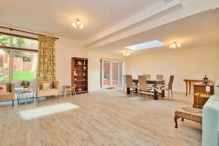 1 Bedroom Detached House To Rent In Leabank Close, Harrow On The Hill, HA1