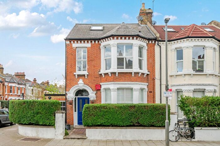 2 Bedroom Flat For Sale In Sarsfeld Road, Balham, London, SW12