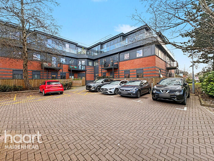 1 Bedroom Apartment For Sale In Clivemount Road, Maidenhead, SL6